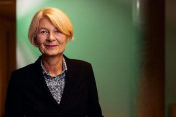 Porträt Prof. Dr. Ingeborg Schramm-Wölk
